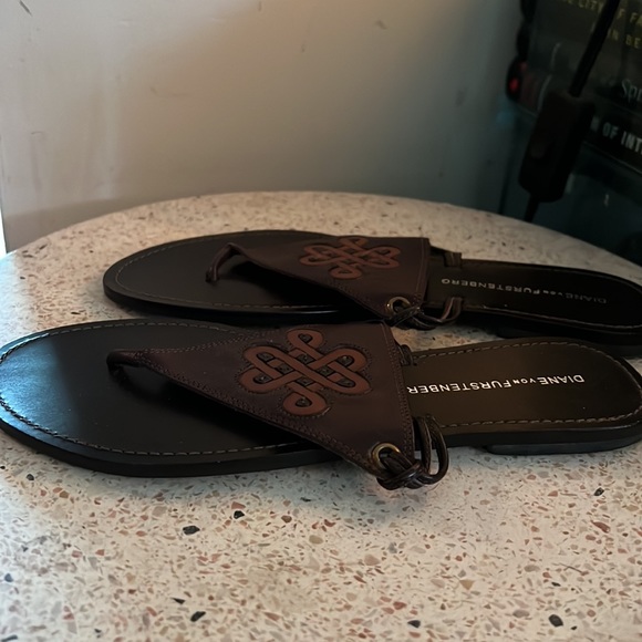 Diane Von Furstenberg brown leather flat sandal NWT - Picture 3 of 3